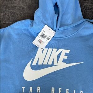North Carolina hoodie new never worn 2 xl